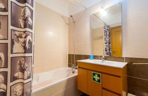 Santa Luzia Residence by Algartur - 5 mins Downtown - AC - Pool - Wi-Fi - Smart TV - Foto 21