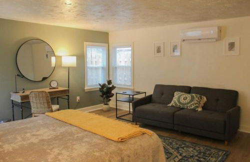 New 1-bedroom Bungalow! 4 miles to CLE - Foto 12