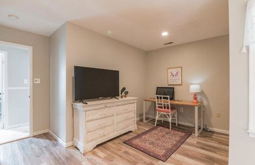 Serene single story, Grill, Fire Pit, fenced yard and Pet friendly stay - Foto 24