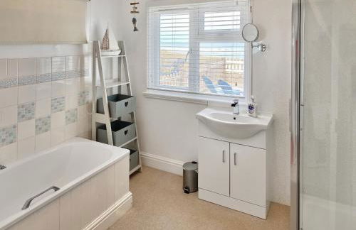 Bacton Beach House - Photo 10