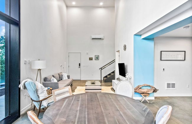 Airy and Open Corner Loft - 92 Walkscore - Photo 15