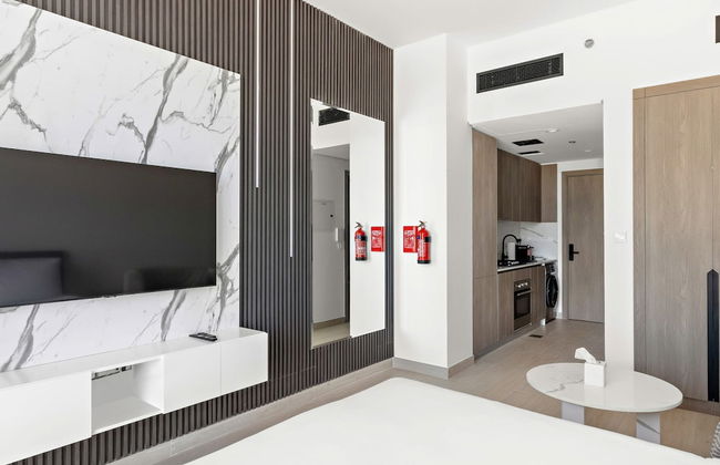 Chic Studio in new Residence With Pool Sauna gym - Photo 3