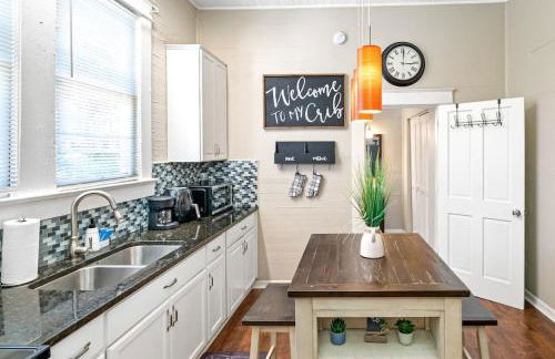 Charming and Historic Bungalow Near All - Foto 15