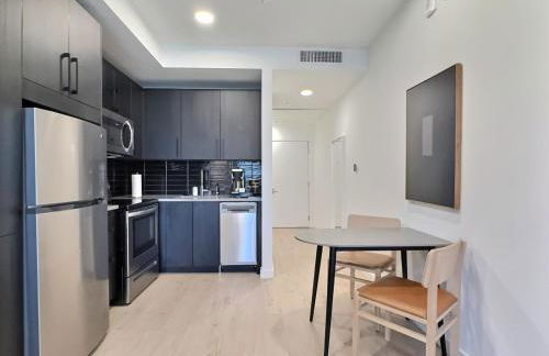 Downtown Escape, Gym in Building, Walk to Attractions - Photo 3