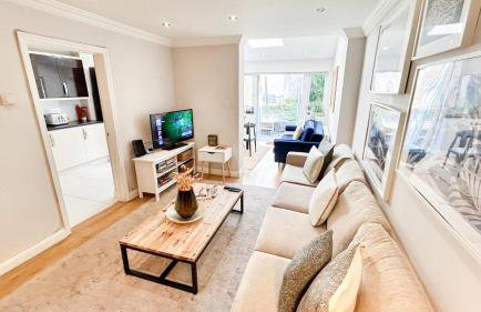 Lovely 4-Bedroom Kilburn Flat with Garden and Parking near Hampstead Heath, Abbey Road by Staylio London - Foto 12