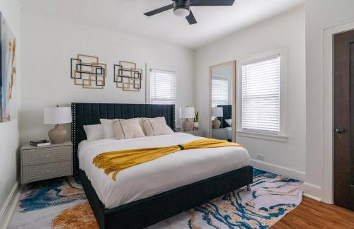 Luxury Short and Midterm Hyde Park Getaway - Photo 33