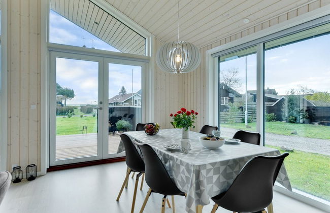 "Sighfrith" - 150m from the sea - Photo 37