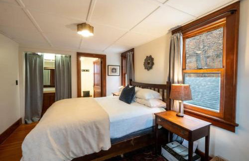 Berkshire Vacation Rentals: Centrally Located Historical Home - Foto 13