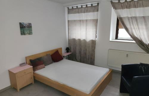 Halle, TOP -PREISE, große 79 qm SD FeWo, EG, wahlweise mit 1- 3 DZ, inklusiv TV Lounge, Küche, Bad WC Einfach und gut, Langzeitmieter VB Preise - Foto 14