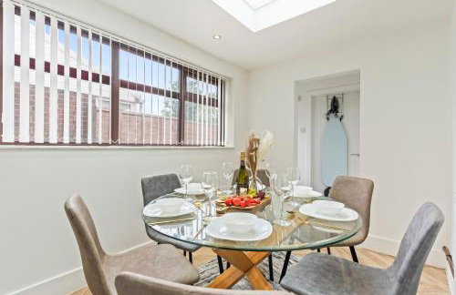 Stylish House - Sleeps 7 - Free Parking, Fast WiFi and Smart TV - Contractors, Groups and Long Stays Welcome by Yoko Property - Foto 25