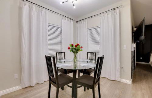 6 Mi to Vegas Strip City-View Gem with Pool Access - Foto 9