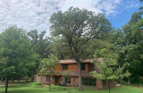 Cozy Cabin on Route 66 with Hot Tub- Edmond, OK - Foto 10