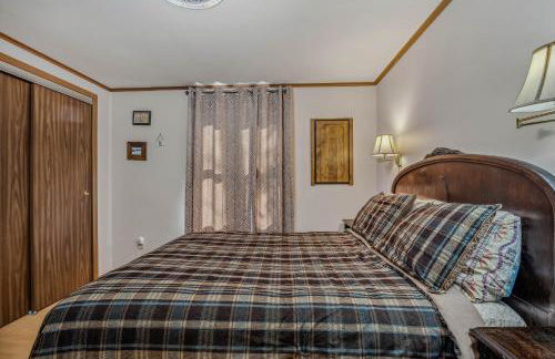 Mountain View Hideaway -- Pet Friendly, Grill, Wifi, Fire Pit, Deck, Screen Porch, Family Friendly, Game Room, Wood Stove - Foto 28