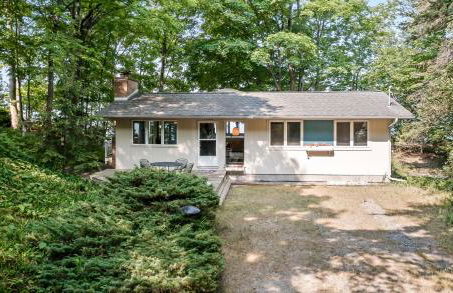 Experience comfort at Graceland, a charming 3-bedroom house - Foto 17