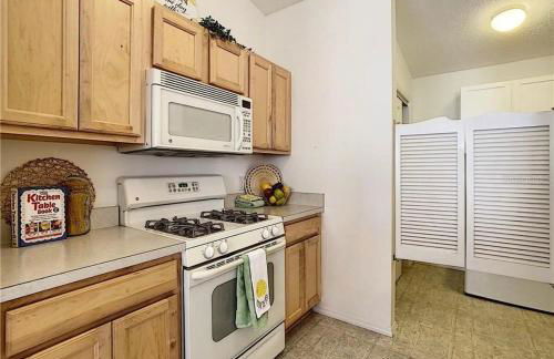 Cozy home, Right Next Door to Lake Sumter Square! - Foto 24