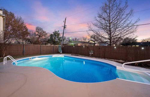 Brand New Stay! Pool • Hot Tub • Game Room Retreat - Foto 15