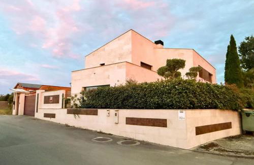 Espectacular casa con piscina - Foto 1