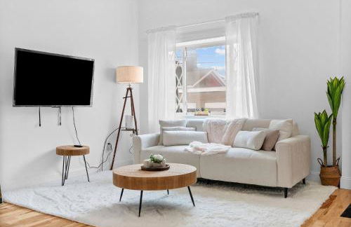 Family Friendly 4BR. Trendy & Great Location - Foto 1