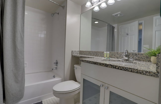 Crystal City Apartments near Reagan Airport - We Host - Photo 60