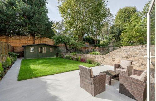 Maida Vale Gem by Little Venice with Stunning Garden - Photo 35