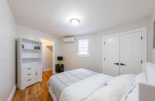 Modern 2BR 8 mins to Penn Station with WiFi Laundry - Foto 9