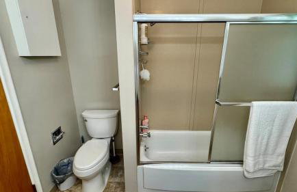 Spacious 4BR Retreat Near Idaho Falls Airport - Foto 9