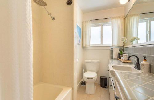 Charming 1920s Hermosa Bungalow Steps from The Strand - Foto 27