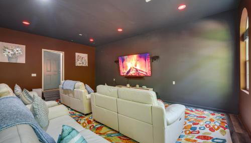 Game Room and Home Theater! Immaculate Poconos Lodge - Foto 3