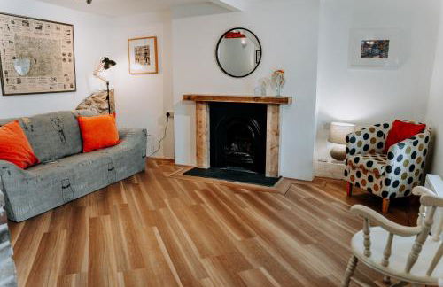 Hamilton Lodge - Cottage sleeps 8 - Photo 2