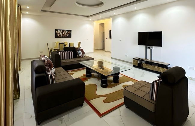 2BR Apartment With Pool and Wifi Near Airport - Foto 1