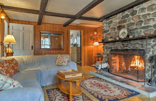 East Otis Reservoir Cabin with Porch - Walk to Lake! - Foto 7