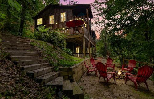 Amazing Creek View Cabin w/ Hot Tub, Firepit & Pool Table - Foto 1