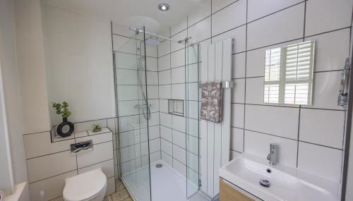 Short Walk to the Beach - 2 Guests - Free Parking - Foto 3, towels, Shower