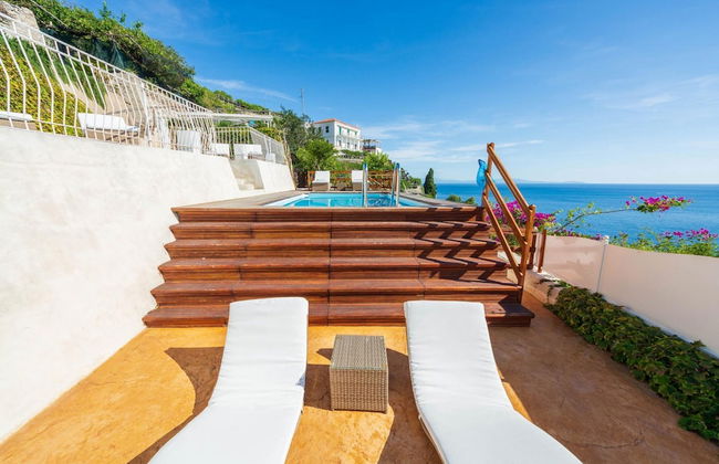 Luxury Villa Vittoria- Villa With Garden Swimming Pool and Jacuzzi Overlooking the sea - Foto 12