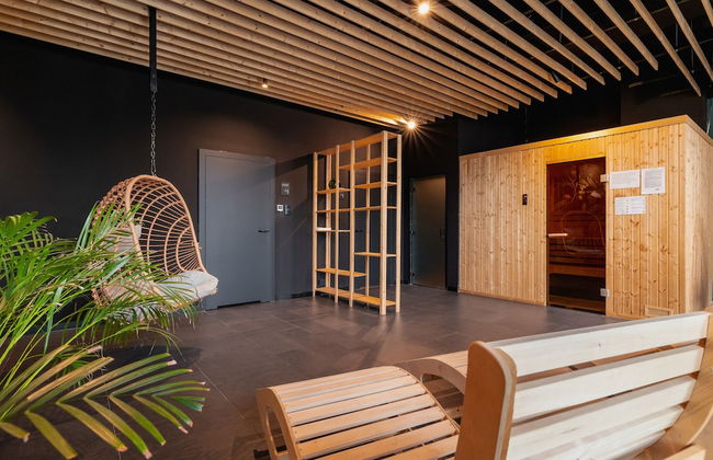 Apartment With Large Balcony by Renters - Photo 56