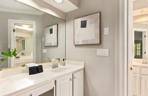 The Greensboro Manor HotTub FirePit Basketball 15 Min To Sedgefield CC - Photo 41