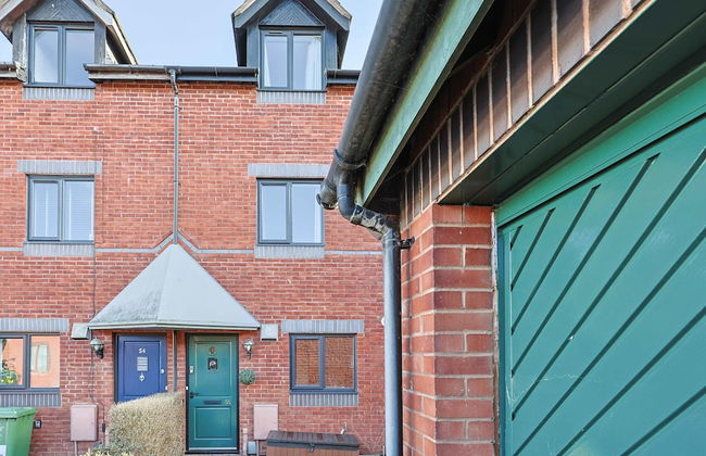 Chandlers Walk Modern Comfy Family Home in Exeter - Photo 11