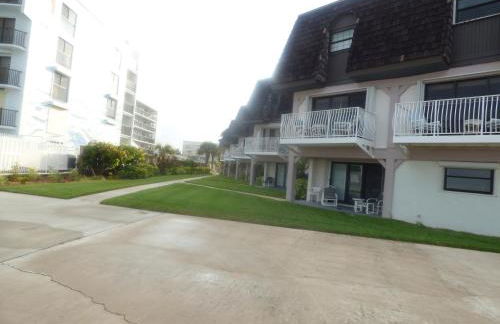 Cocoa Beach - Oceanfront - Steps to the Pier and Ocean - Foto 13