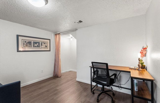 Oasis w Huge Pool & BBQ Patio - Photo 6