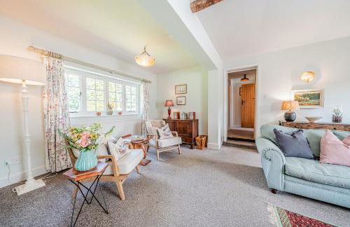 Beautiful Riverside Cottage with Large Garden, 2BR - Photo 10