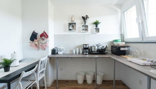 - Forest Retreat Deluxe - 2 Bedroom Apartment - 75 qm - Fully Renovated 2025 with TV & Netflix - King Size Beds - Full Kitchen - Free Parking - Close to Airport & Train - - Foto 4, toaster, minibar