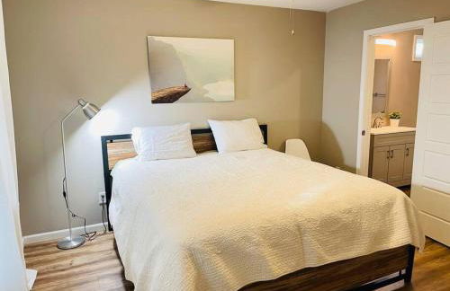 Spacious home, 3 king beds, huge backyard near UM - Foto 9