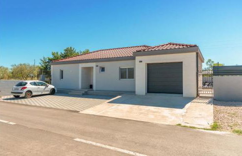 3 Bedroom Cozy Home In Sikovo - Foto 13