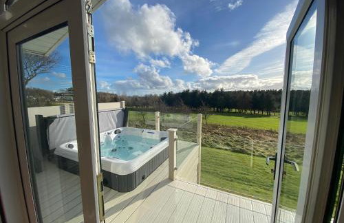 Hot Tub Lodge with Panoramic Views & Free Golf - Foto 20