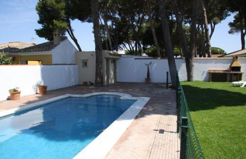 Moderno y amplio chalet, con piscina privada - Foto 11