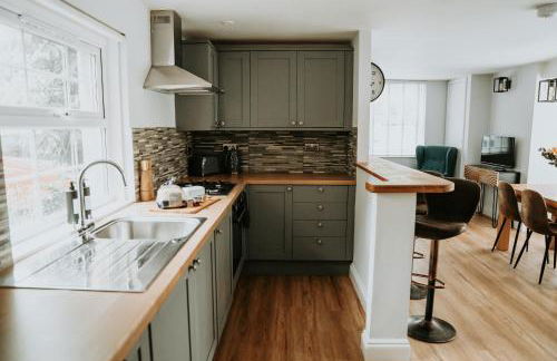 Retreat on the Green - Photo 11