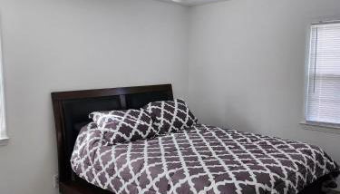 Theater, heated pool and hot tub near HPU and Furniture Market - Foto 3