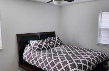 Theater, heated pool and hot tub near HPU and Furniture Market - Foto 3