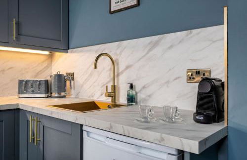 Modern 1-Bed Retreat by Stirling Train Station - Photo 16