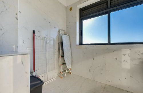 Skyview 2BR with Balcony and Garage - Foto 7